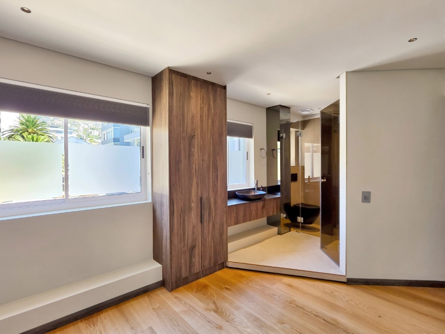 2 Bedroom Property for Sale in Sea Point Western Cape